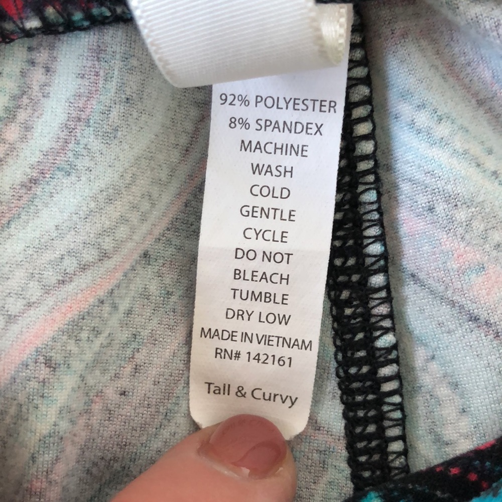 LIKE NEW LuLaRoe Tall & Curvy Printed Leggings - Picture 6 of 7